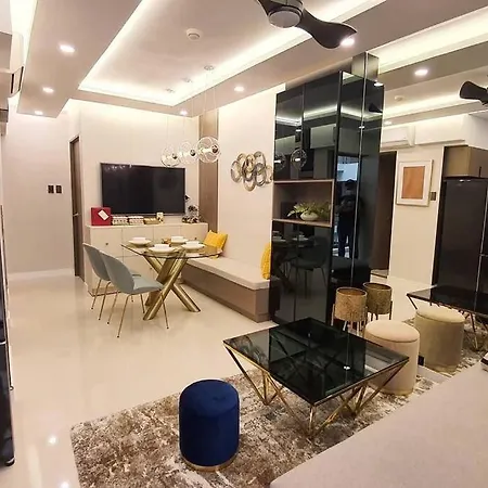 Stylish 2 Bedroom Condo Near Bgc And Airport With Fast Wifi
