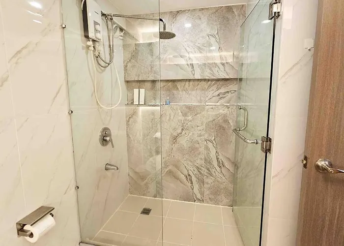 Stylish 2 Bedroom Near Bgc And Airport With Fast Wifi *