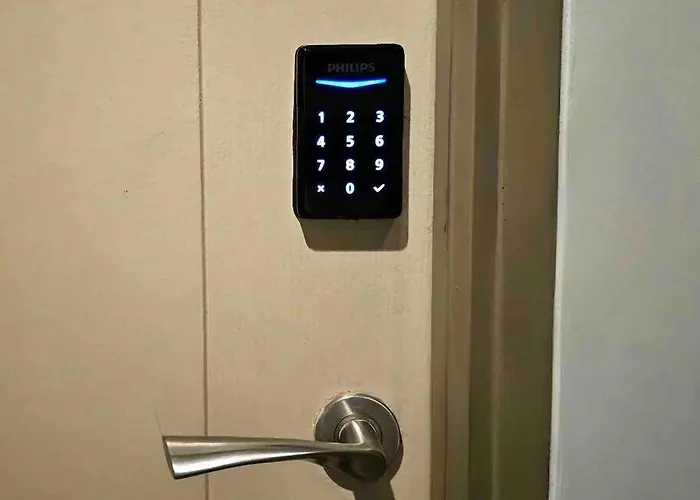 Aparthotel Stylish 2 Bedroom Near Bgc And Airport With Fast Wifi *