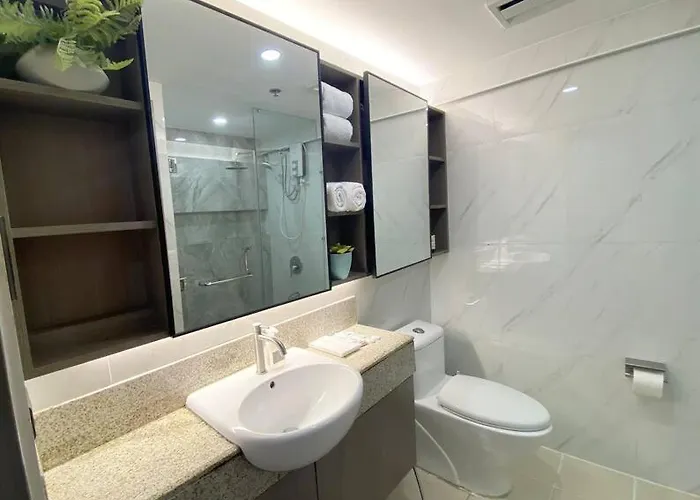 Stylish 2 Bedroom Near Bgc And Airport With Fast Wifi